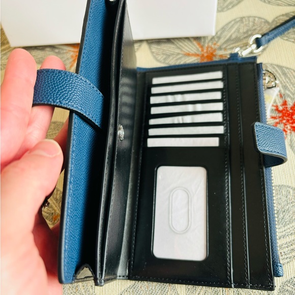 Marc Jacob’s Navy/Black bi-fold wrislet - Picture 4 of 7